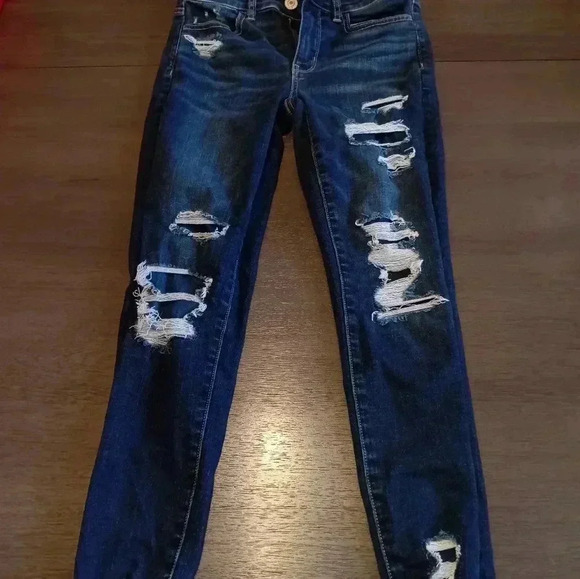 American Eagle women's Distressed Blue Jeans. Size 4. Like new - Picture 4 of 9
